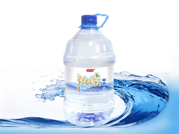 沏茶水